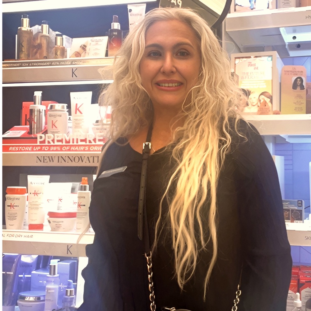 I’m a Brand Ambassador in the beauty world. Please follow me. Venust_Envoy